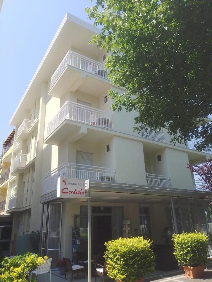 B&B - Meuble' - Hotel " Cordiale " Misano Adriatico Exteriör bild