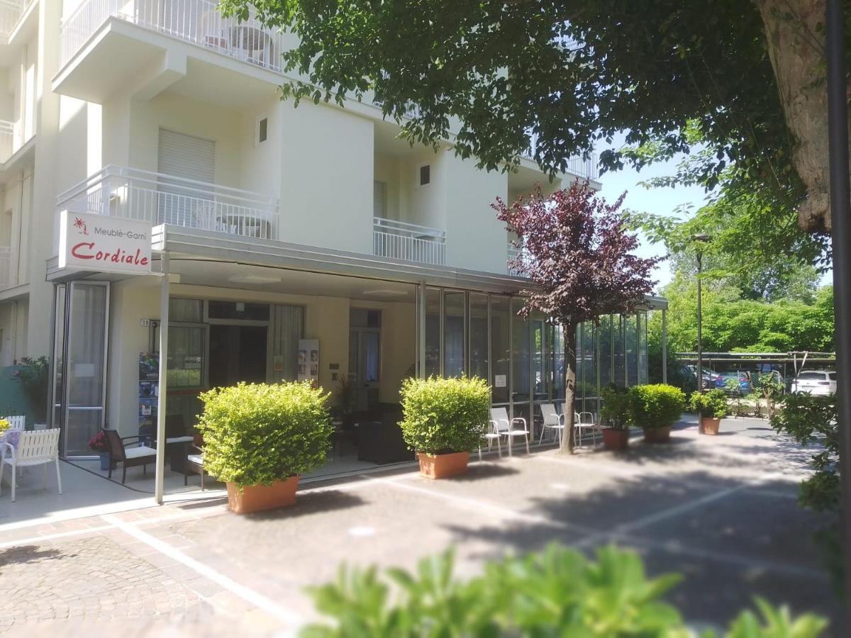 B&B - Meuble' - Hotel " Cordiale " Misano Adriatico Exteriör bild