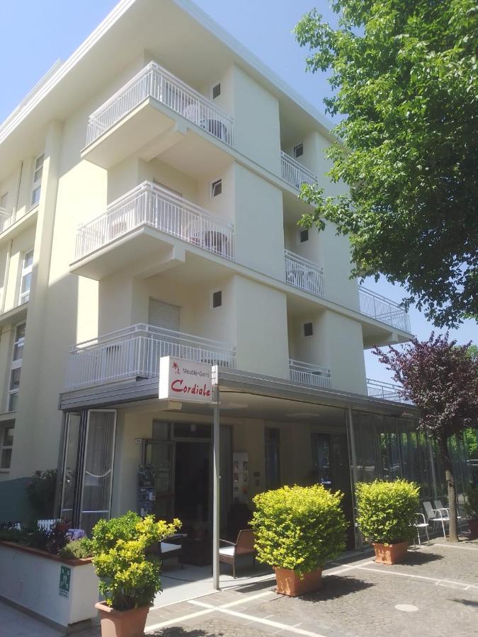 B&B - Meuble' - Hotel " Cordiale " Misano Adriatico Exteriör bild