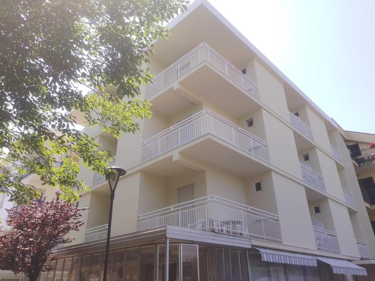 B&B - Meuble' - Hotel " Cordiale " Misano Adriatico Exteriör bild