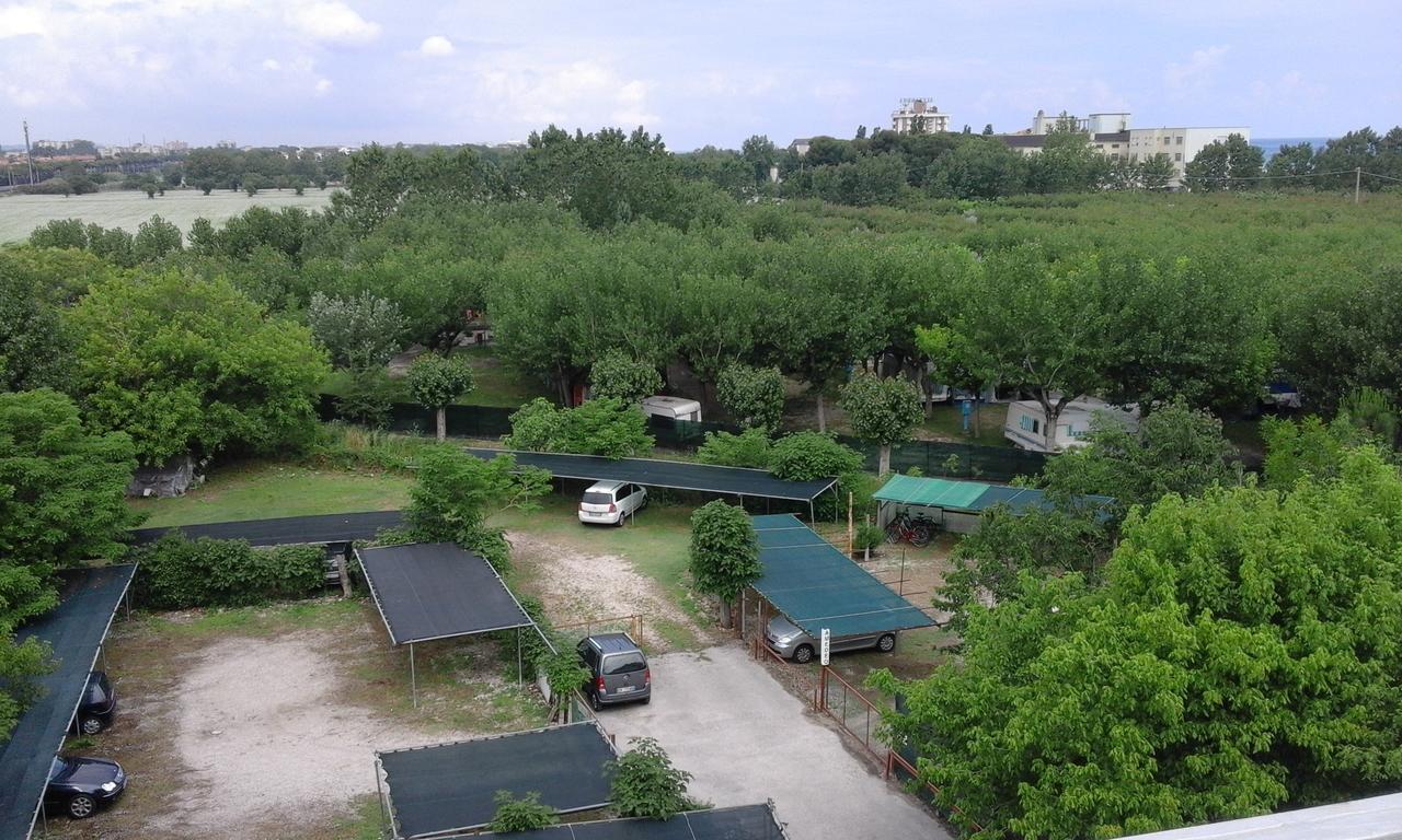 B&B - Meuble' - Hotel " Cordiale " Misano Adriatico Exteriör bild