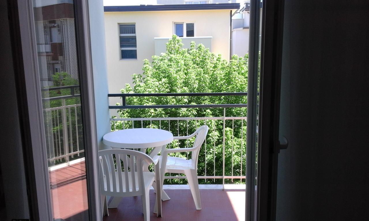 B&B - Meuble' - Hotel " Cordiale " Misano Adriatico Exteriör bild