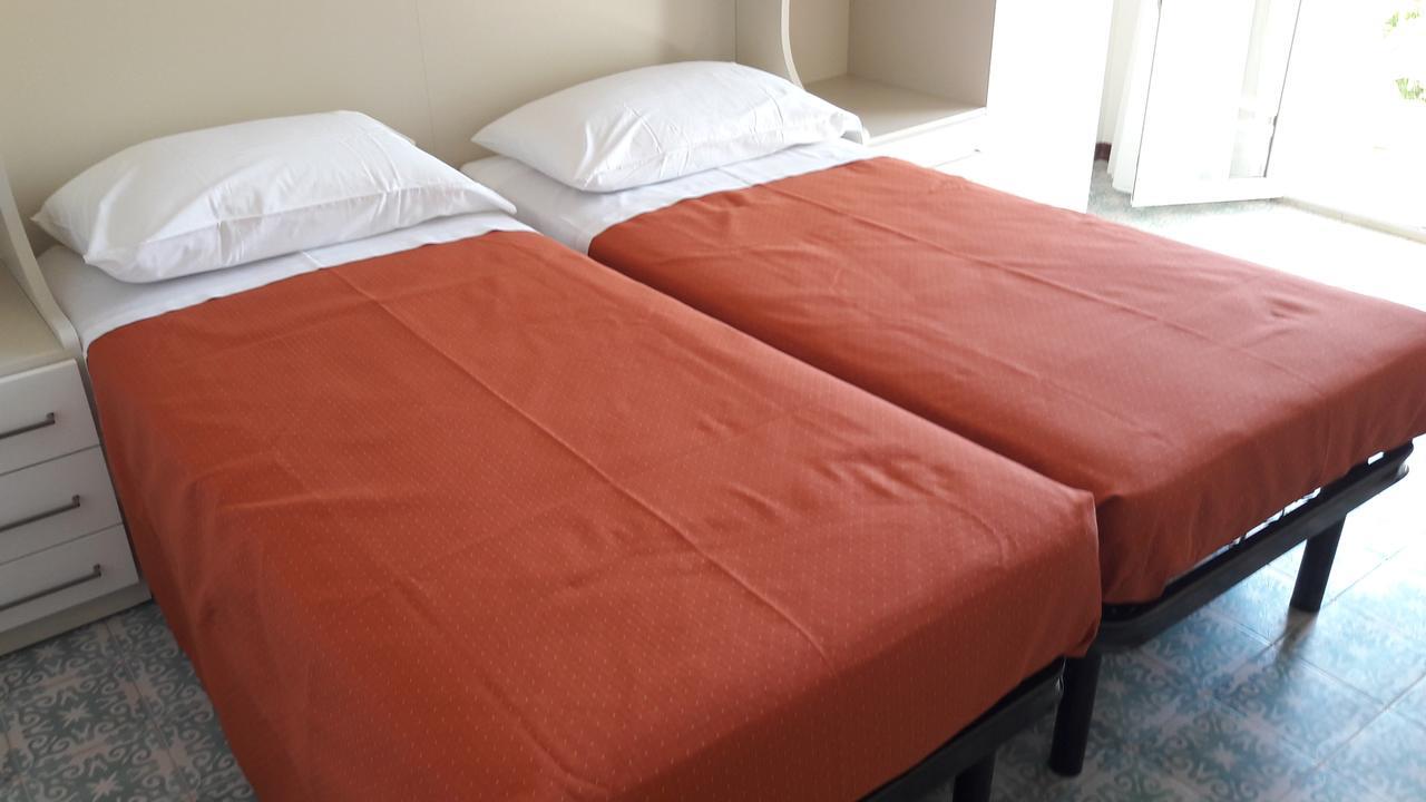B&B - Meuble' - Hotel " Cordiale " Misano Adriatico Exteriör bild