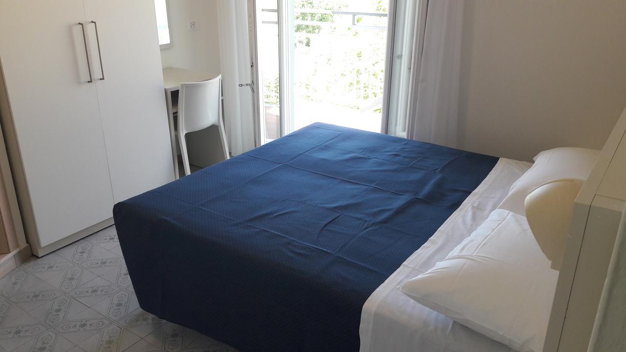 B&B - Meuble' - Hotel " Cordiale " Misano Adriatico Exteriör bild