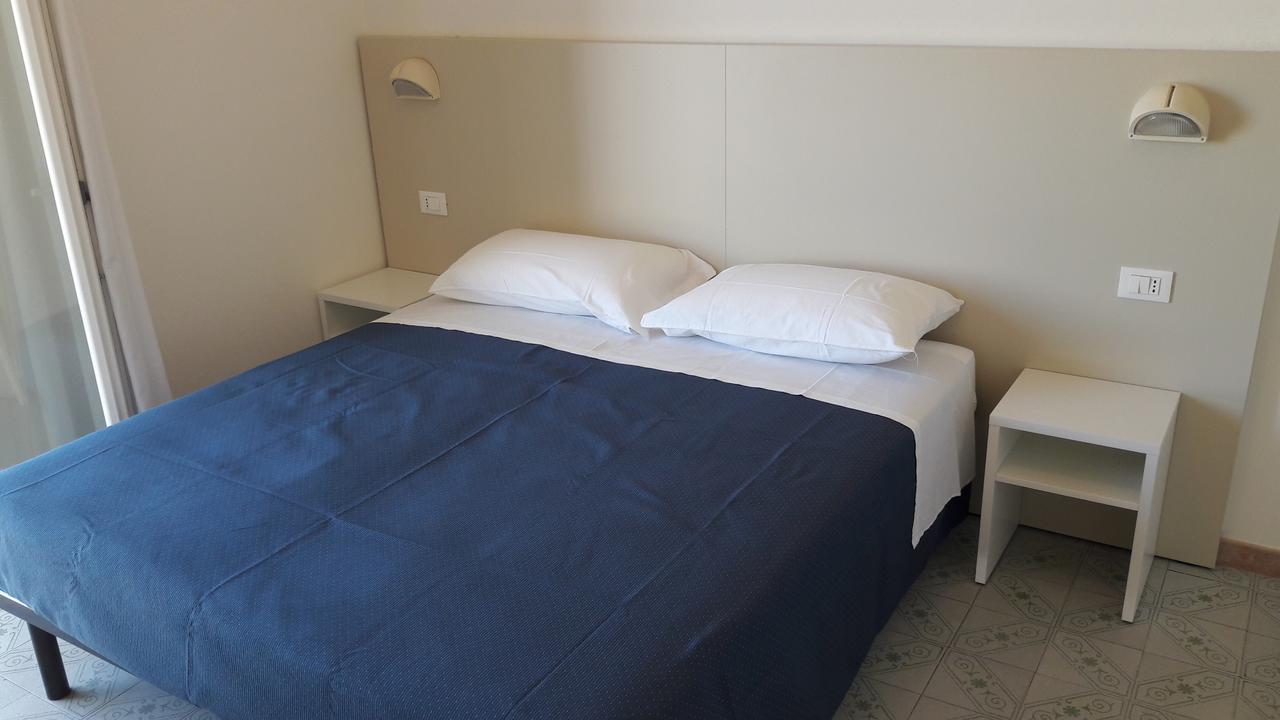 B&B - Meuble' - Hotel " Cordiale " Misano Adriatico Exteriör bild