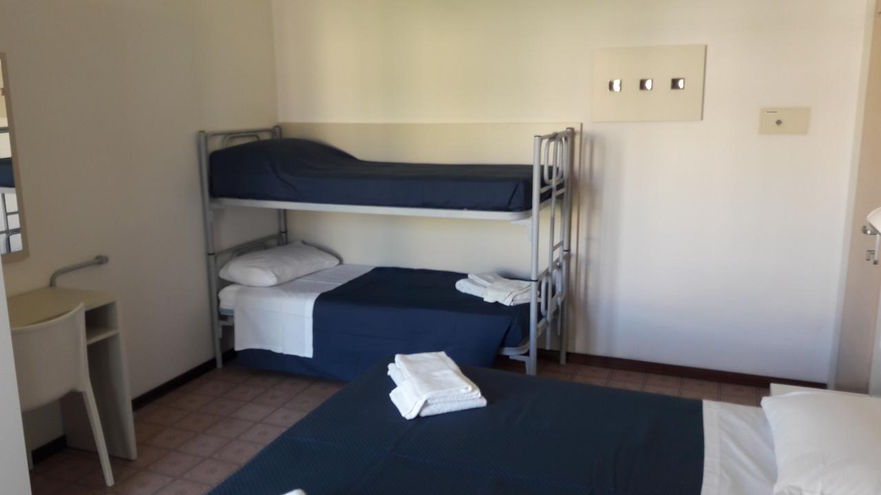 B&B - Meuble' - Hotel " Cordiale " Misano Adriatico Exteriör bild