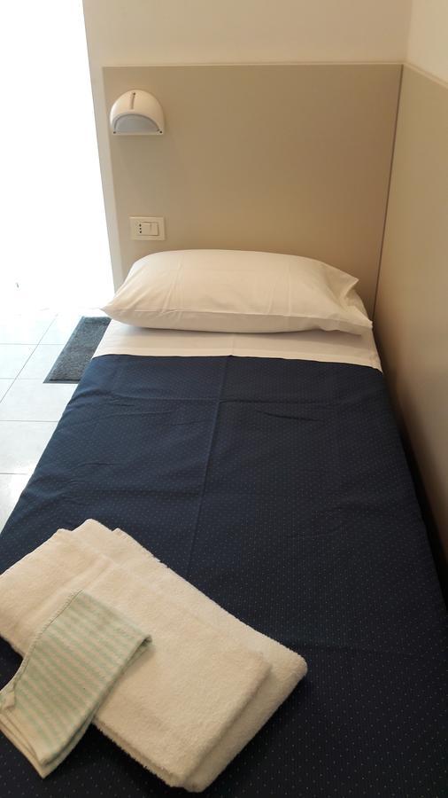 B&B - Meuble' - Hotel " Cordiale " Misano Adriatico Exteriör bild